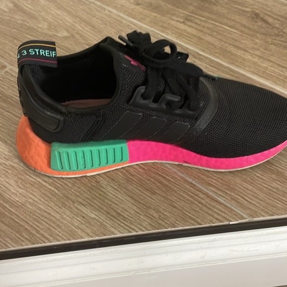 Women’s Adidas NMD R1 Core Black/Core Black/Shock Pink - 5.5 - Picture 5 of 11